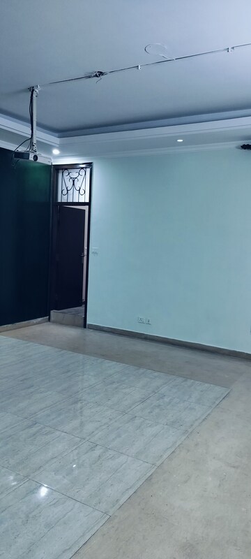 Room in 6+ BHK Independent House at RWA Apartments Sector 50, Sector 50 – for Rent