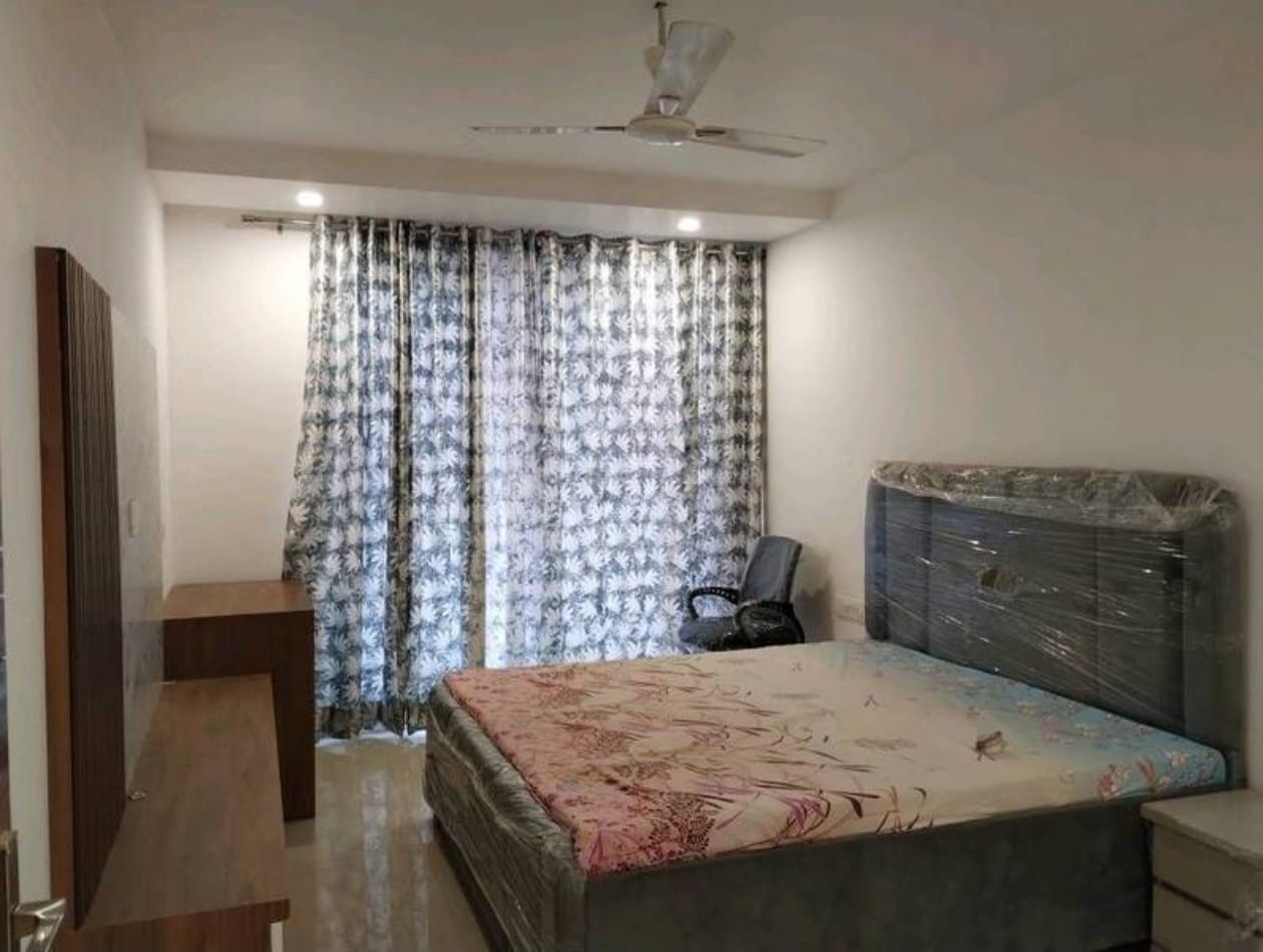 4 BHK + Servant Room Apartment For Sale in Ambience Caitriona