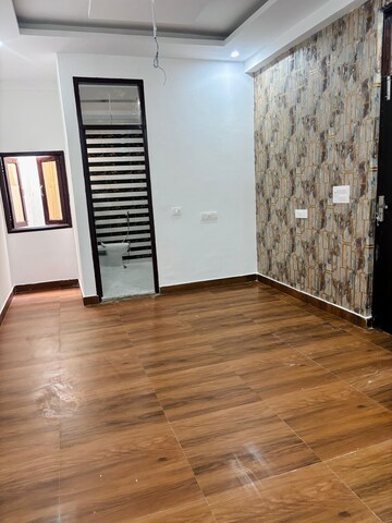 Room in 4 BHK Villa at Omson Nature Valley, Sector 10 Greater Noida – for Sale