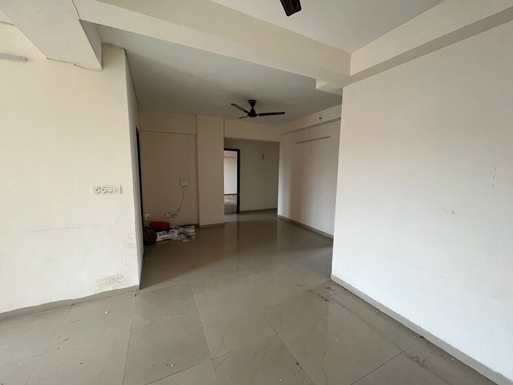 Kitchen, paras-tierea 2 Bedroom 925 Sq.Ft. Apartment In Sector 137 Noida 8227587