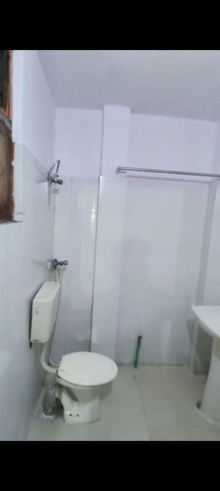 Bathroom, vaishali sector 4 2 Bedroom 950 Sq.Ft. Builder Floor In Vaishali Sector 4 Ghaziabad 8227555