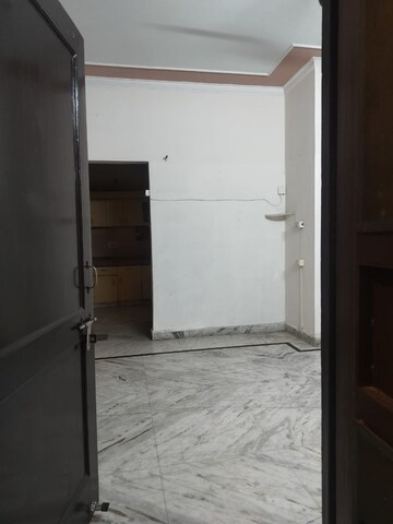 Room in 3 BHK Independent House at RWA Apartments Sector 50, Sector 50 – for Rent
