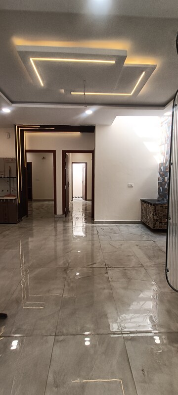 Room in 3 BHK Villa at Gomti Nagar – for Sale