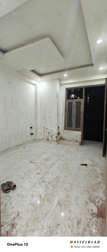 Room in 3 BHK Builder Floor at Sector 73 – for Sale