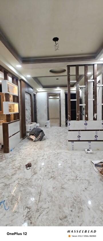 Parking in 3 BHK Builder Floor at Sector 73 – for Sale