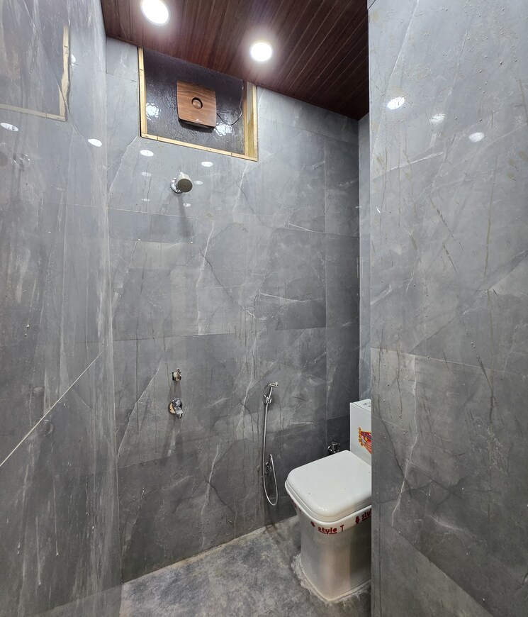 Bathroom, divyansh-homes 3 Bedroom 1470 Sq.Ft. Builder Floor In Indrapuram Ghaziabad 8227615