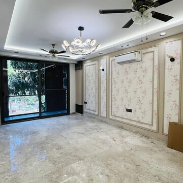 Room in 4 BHK Builder Floor at Unitech South City II, South City 2 – for Sale