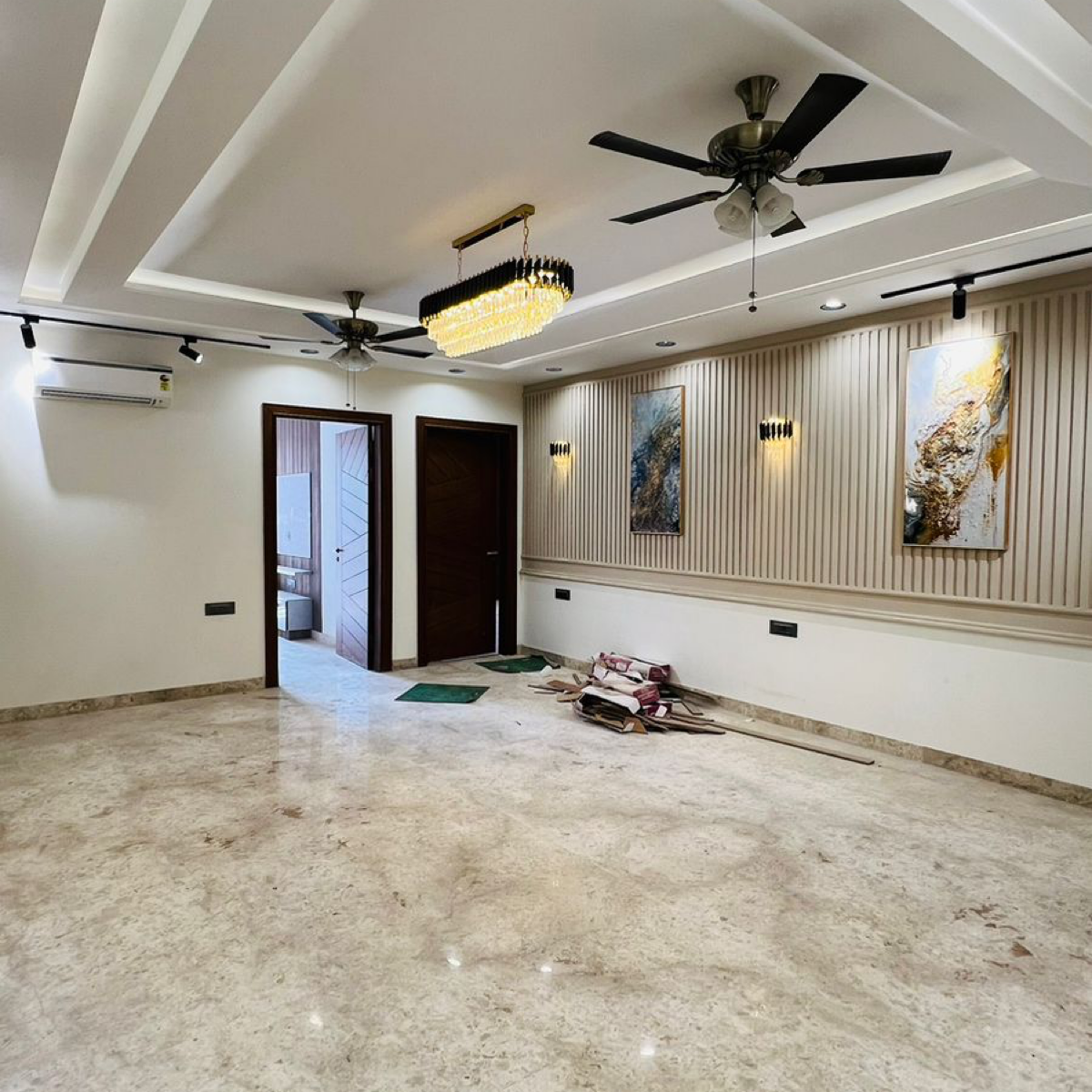 4 BHK + Pooja Room,Servant Room 3240 Sq.Ft. Builder Floor in Unitech South City II