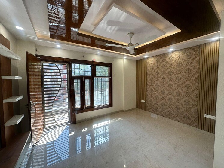 Room, vaishali sector 4 5 Bedroom 180 Sq.Yd. Builder Floor In Vaishali Sector 4 Ghaziabad 8227824