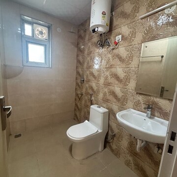 Bathroom in 4 BHK Apartment at Vipul World Floors, Sector 48 – for Rent