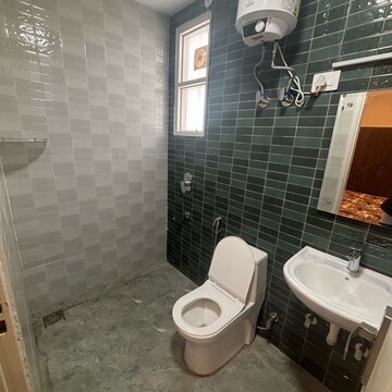 Bathroom in 4 BHK Apartment at Vipul World Floors, Sector 48 – for Rent