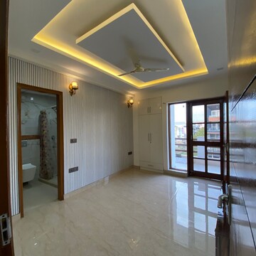 Room in 3 BHK Apartment at BPTP Amstoria Country Floor, Sector 102 – for Rent