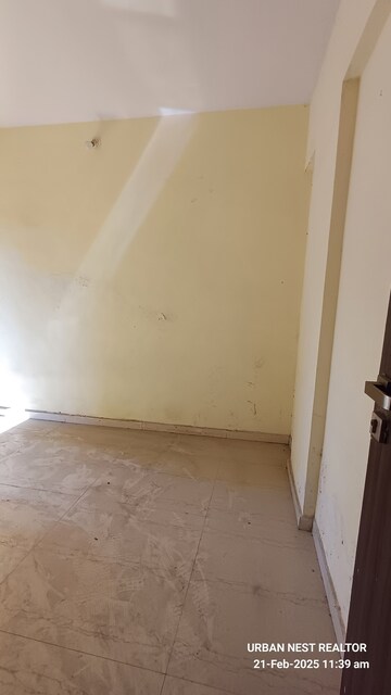 Room in 2 BHK Apartment at Seawoods – for Rent