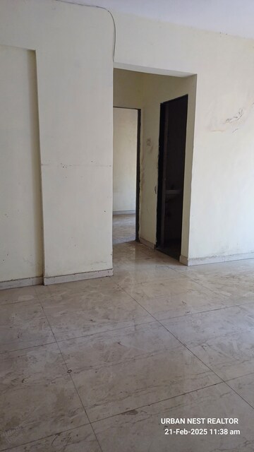 Room in 2 BHK Apartment at Seawoods – for Rent