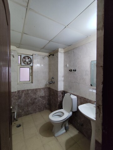 Bathroom in 3 BHK Apartment at Aims Golf City, Sector 75 – for Rent