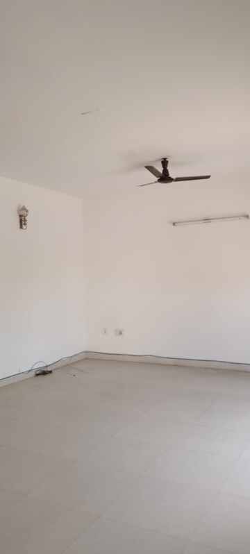 Room in 2 BHK Builder Floor at Sector 15 – for Rent