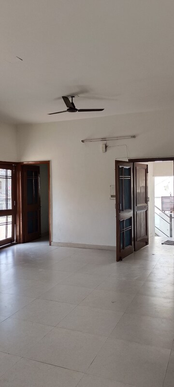 Room in 2 BHK Builder Floor at Sector 15 – for Rent