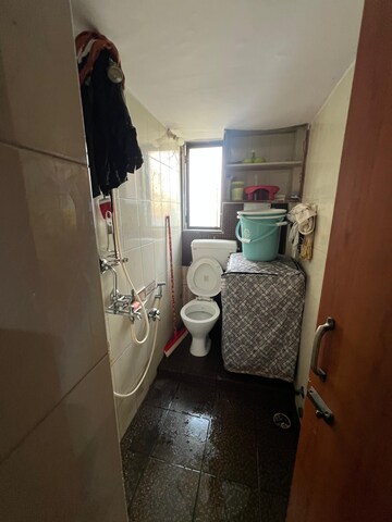 Team Area in 1 BHK Apartment at Malad West – for Rent