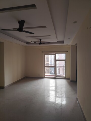 Room in 3.5 BHK Apartment at Aims Golf City, Sector 75 – for Rent