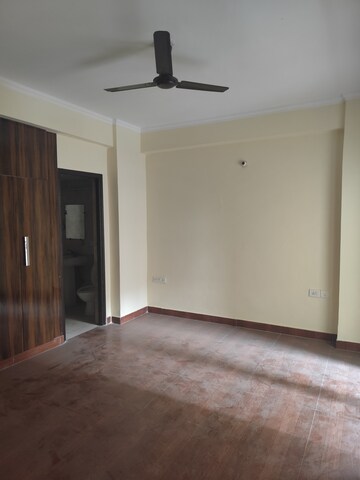 Room in 3.5 BHK Apartment at Aims Golf City, Sector 75 – for Rent