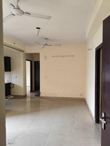 Room in 2.5 BHK Apartment at Aims Golf City, Sector 75 – for Rent