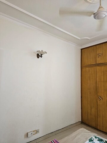 Room in 2 BHK Builder Floor at Chittaranjan Park – for Rent
