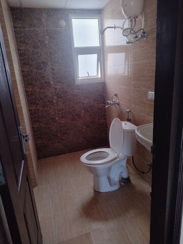Furnished Amenities in 3 BHK Apartment at Rishita Manhattan, Gomti Nagar – for Rent