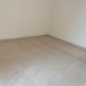 Room in 2 BHK Apartment at Signature Orchard Avenue 2, Sector 93 – for Rent