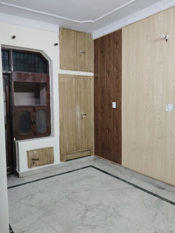 Bedroom in 2 BHK Builder Floor at Sector 16 – for Rent