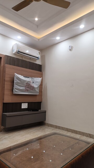 Living Room in 1 BHK Apartment at Raja Park – for Rent