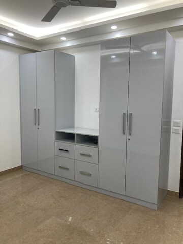 Building Lobby in 3 BHK Builder Floor at Ansal Sushant Lok I, Sector 43 – for Rent