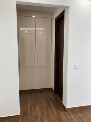 Room in 3 BHK Builder Floor at Ansal Sushant Lok I, Sector 43 – for Rent