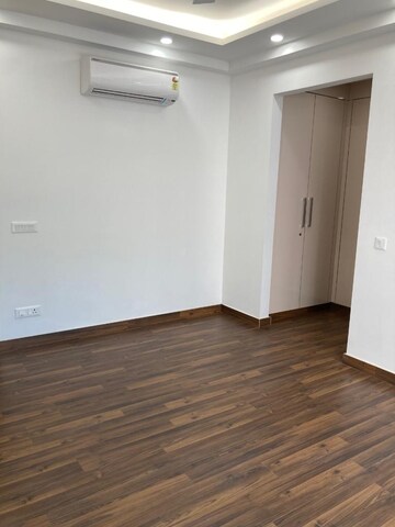 Room in 3 BHK Builder Floor at Ansal Sushant Lok I, Sector 43 – for Rent