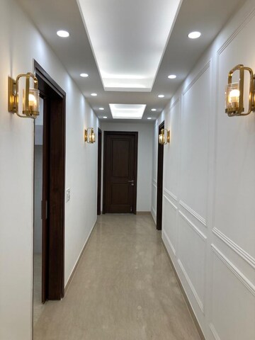 Building Lobby in 3 BHK Builder Floor at Ansal Sushant Lok I, Sector 43 – for Rent