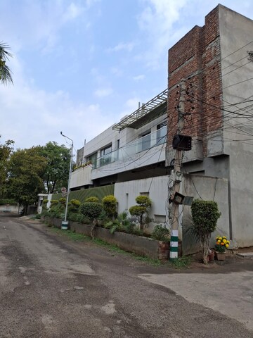6+ BHK Independent House – Exterior View View at Ferozepur Road - for Sale