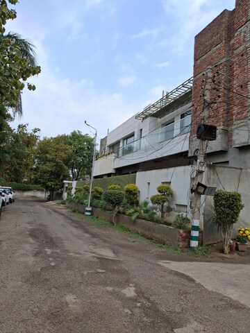 6+ BHK Independent House – Exterior View View at Ferozepur Road - for Sale