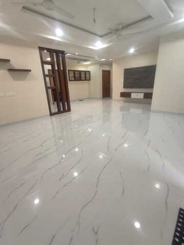 Room in 3 BHK Apartment at Nanakramguda – for Rent