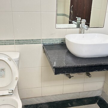 Bathroom in 2 BHK Builder Floor at RWA Apartments Sector 30, Sector 30 – for Rent
