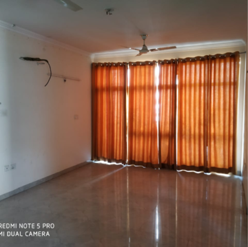 Bedroom in 3.5 BHK Apartment at Parsvnath Planet Plaza, Vibhuti Khand – for Rent