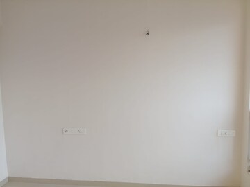 Room in 3 BHK Apartment at Hiranandani Fortune City, New Panvel – for Rent
