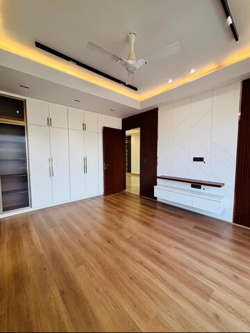 Room in 2 BHK Builder Floor at Unitech Infospace, Sector 21 – for Rent