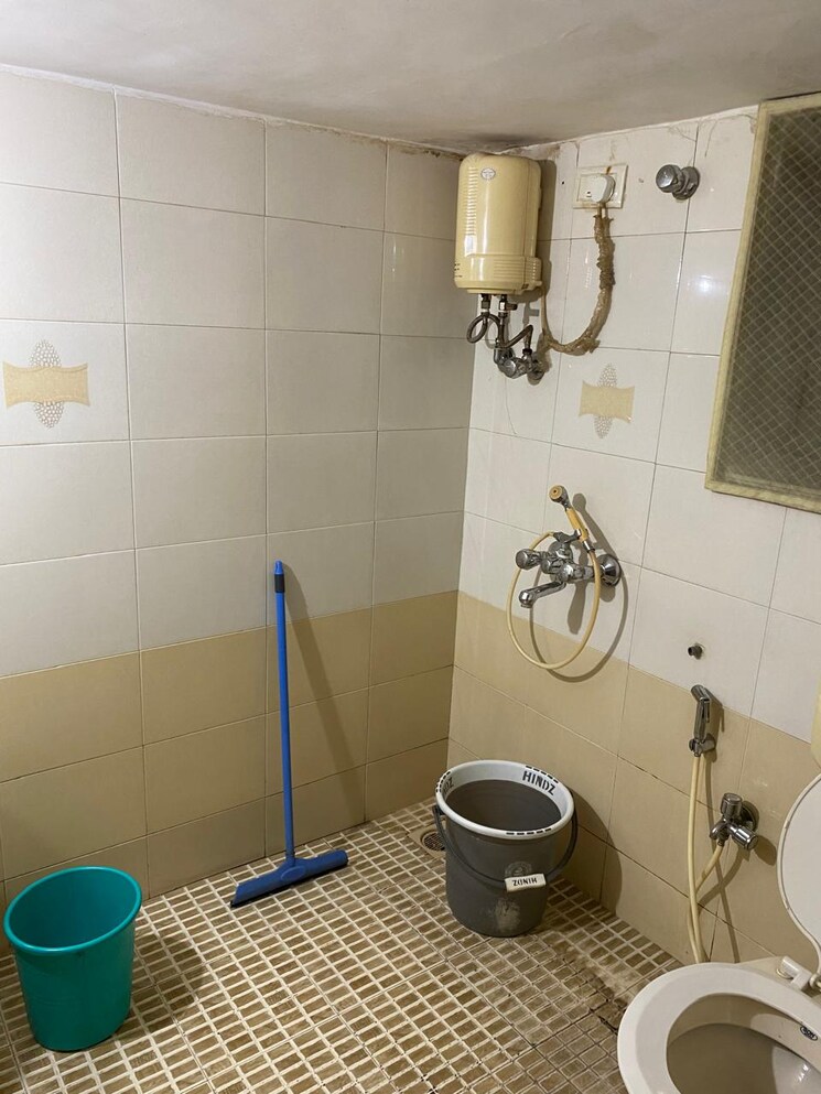 Bathroom, sai-niketan-chs-goregaon 1 Bedroom 450 Sq.Ft. Apartment In Goregaon East Mumbai 8228458