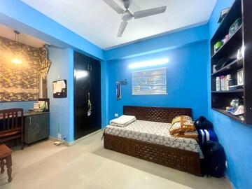 Living Room in 3.5 BHK Apartment at Aims Golf City, Sector 75 – for Rent