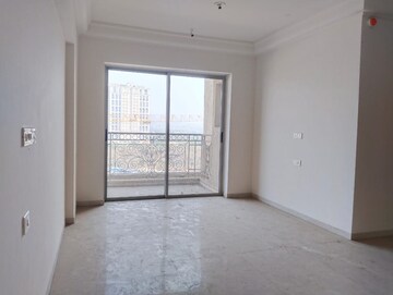 Room in 2.5 BHK Apartment at Hiranandani Fortune City, New Panvel – for Rent