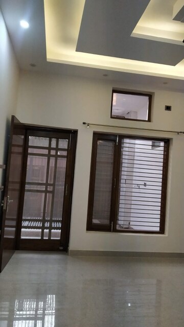 Room in 2 BHK Apartment at Gaur City 4th Avenue, Sector 4, Greater Noida – for Sale