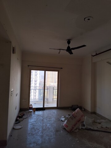 Room in 2 BHK Apartment at Futec Gateway, Sector 75 – for Rent