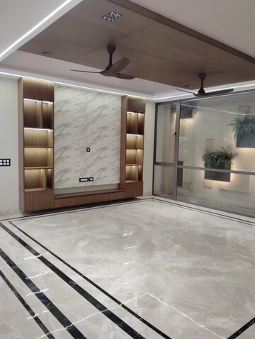 Room in 2 BHK Apartment at Gaur City 5th Avenue, Sector 4, Greater Noida – for Sale
