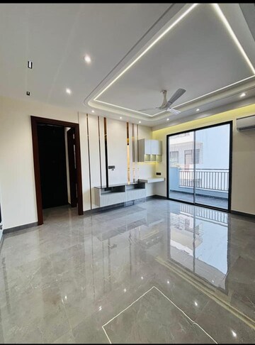 Room in 2 BHK Builder Floor at Unitech Infospace, Sector 21 – for Rent