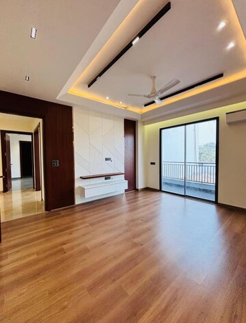 Room in 2 BHK Builder Floor at Unitech Infospace, Sector 21 – for Rent