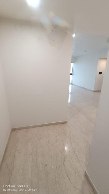 Room in 3 BHK Apartment at Indiabulls Sky Forest, Lower Parel – for Rent